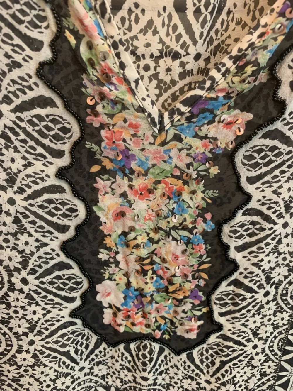 Sundance Boho Lace-Print V-Neck Women's Top in Black and White - Picture 3 of 4